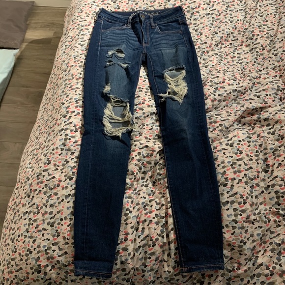 american eagle ripped skinny jeans